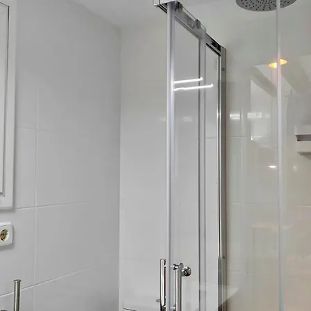 Sant Antoni 3 - Downtown Barcelona. Modern Apartment