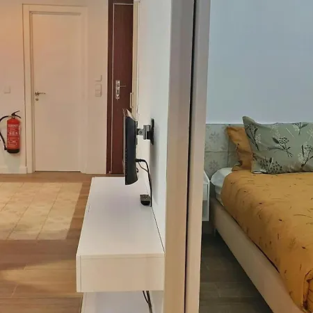 Sant Antoni 3 - Downtown Barcelona. Modern Apartment